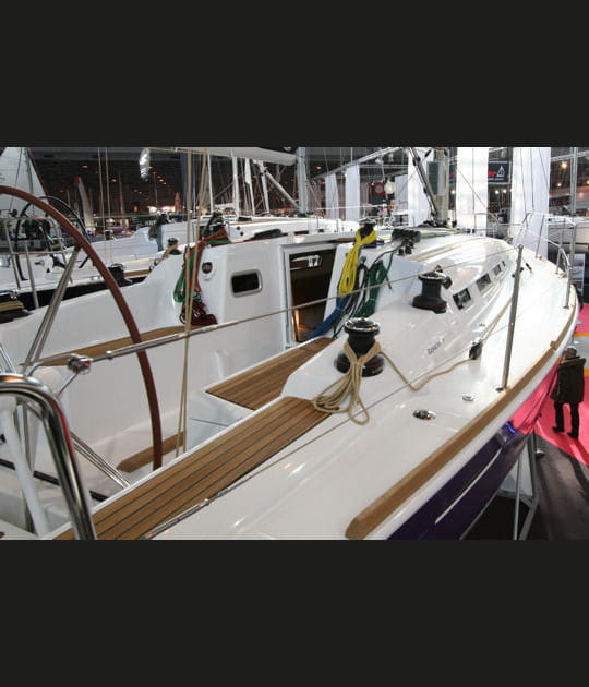 B&eacute;n&eacute;teau First 35