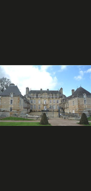 Un ch&acirc;teau &eacute;poque Louis XIII dans le Calvados