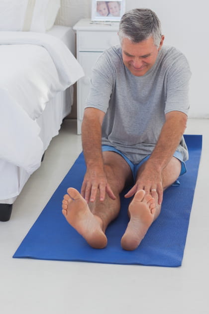 Etirez les jambes en position assise