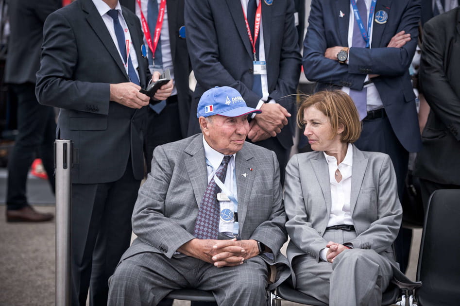 Avec la ministre des Arm&eacute;es