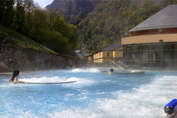 Les bains du rocher dans la forêt des Pyrénées