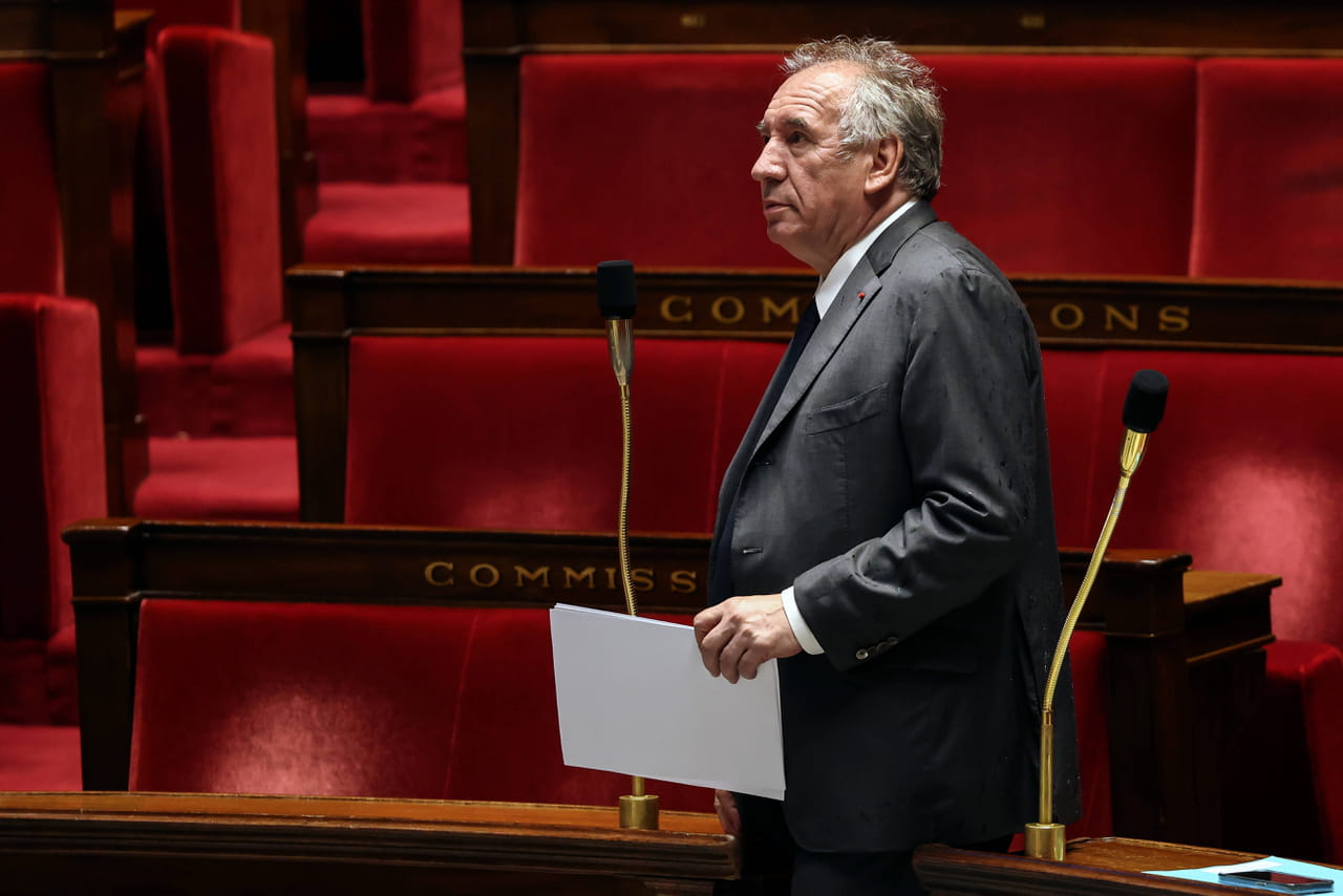 Dissolution de l'Assemblée nationale : après l'hara-kiri de Bayrou, l'hypothèse évoquée