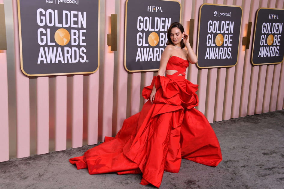 Lily James renversante sur le tapis rouge des Golden Globes