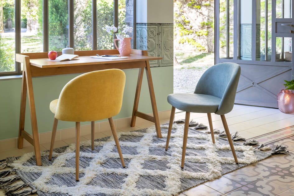 Un bureau sous une fen&ecirc;tre