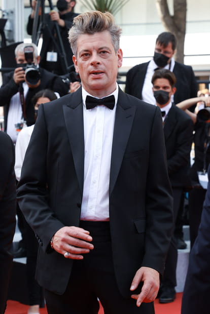 Benjamin Biolay classe lors de la montée des marches du film France