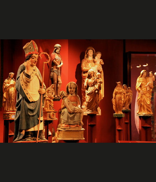 Les statues des arts sacr&eacute;s