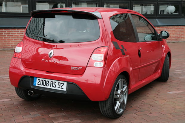 Le plumage et le ramage d'une petite sportive