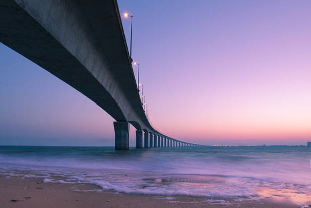 Le pont de l'Île de Ré, au-dessus de la mer