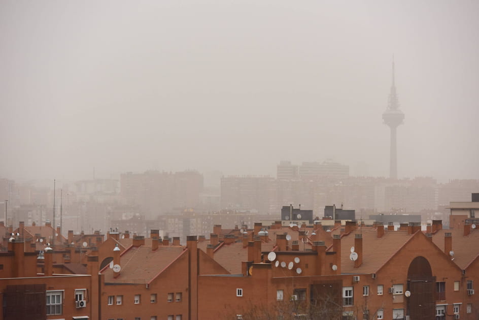 Les images de la temp&ecirc;te de sable venue du Sahara