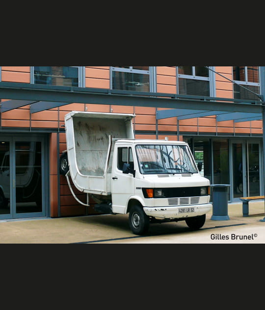 Le camion pli&eacute;