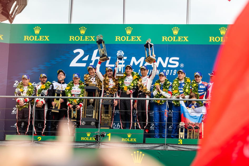 L'&eacute;quipage de la Toyota n&deg;8&nbsp;sur le podium