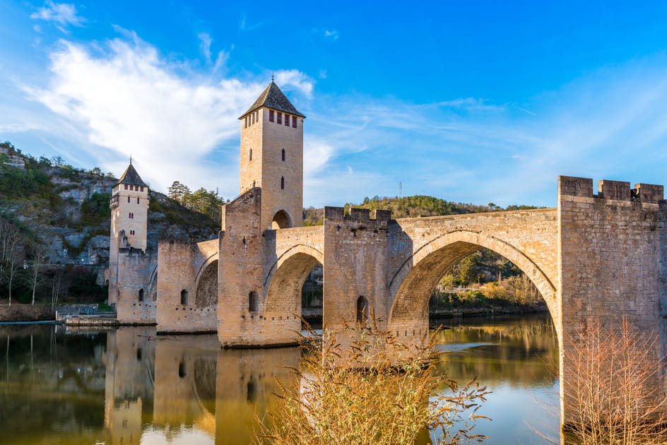 Le Pont Valentr&eacute;, l&eacute;gendaire pont fortifi&eacute; du Moyen &Acirc;ge en Occitanie