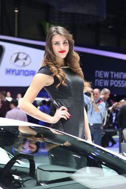 Une hôtesse envoutante