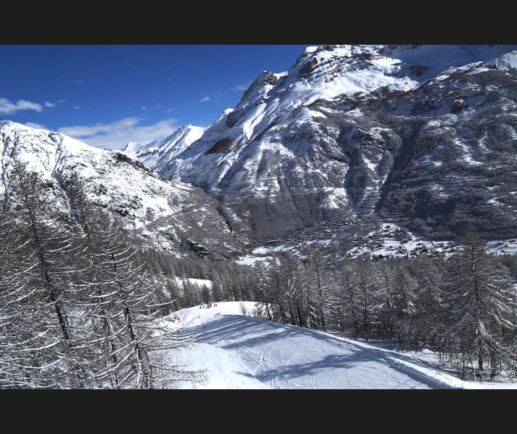 A Pelvoux-Vallouise, on skie loin de la foule en bordure du Parc National des Ecrins