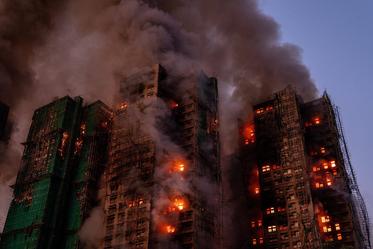 Incendie à Hong-Kong : quelles sont les causes du feu ? Les images choc des tours en flammes
