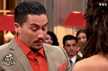 Il la demande en mariage... sans vraiment lui demander