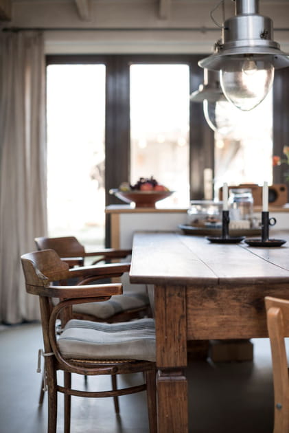 Une table en bois pour un style rustique