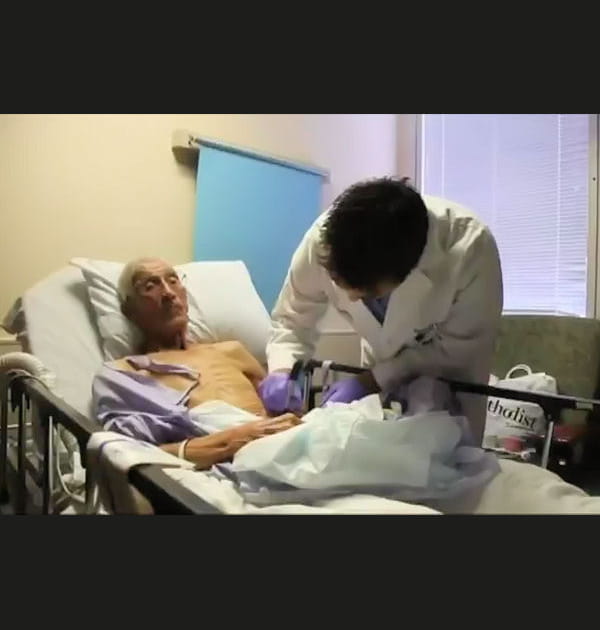 Une&nbsp;main greff&eacute;e dans l'abdomen [VIDEO]