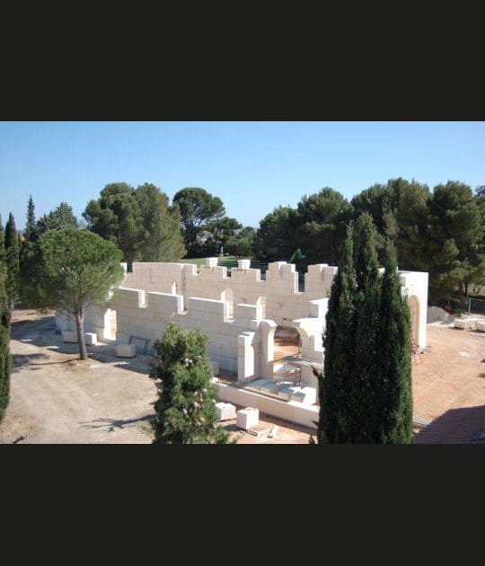 La d&eacute;cision de construire un nouveau monast&egrave;re
