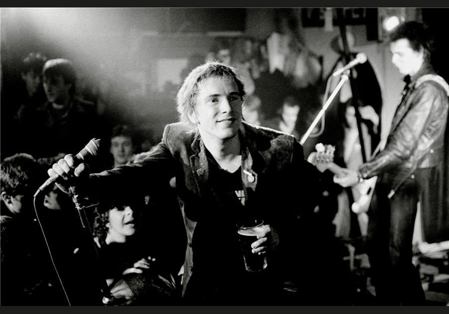 Les Sex Pistols en concert dans les ann&eacute;es 1970