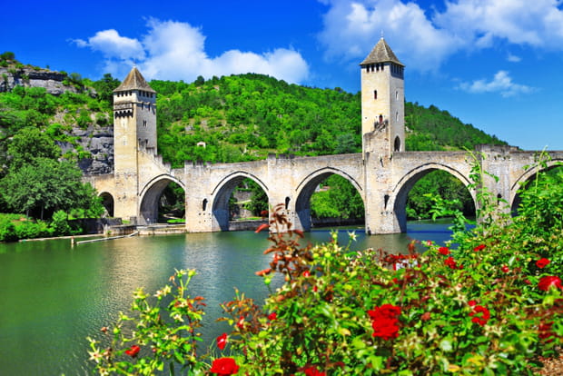 Cahors, ville forteresse encerclée par le Lot