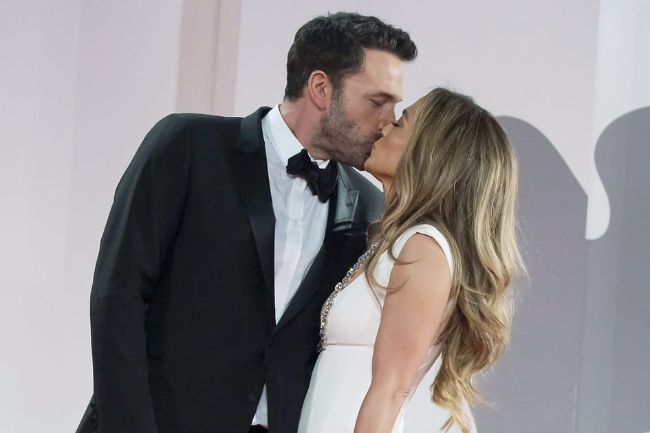 Le baiser passionn&eacute; de Ben Affleck et Jennifer Lopez