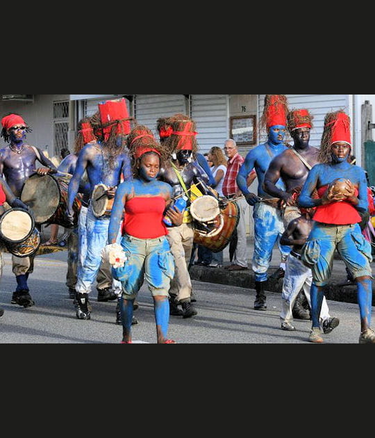 Percussionnistes peinturlur&eacute;s