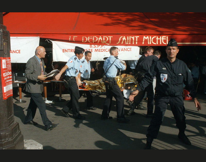 25 juillet 1995 - 18h40 : un h&ocirc;pital improvis&eacute;