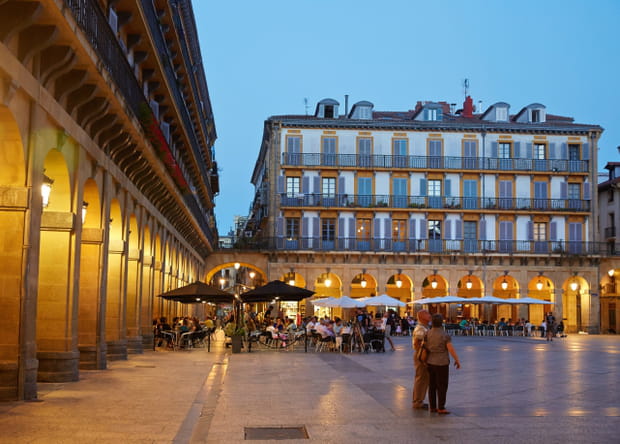 Prendre l'apéro sur la Plaza de la Constitución