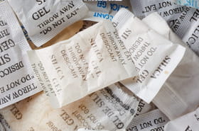 Ne les mettez plus jamais &agrave; la poubelle&nbsp;: ces petits sachets gratuits peuvent vous &eacute;viter bien des probl&egrave;mes