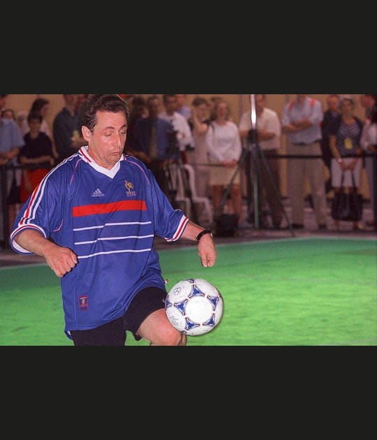 Sarkozy pi&egrave;tre footballeur&nbsp;?