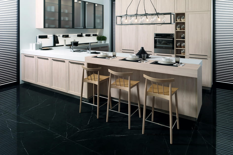 Du carrelage effet marbre noir pour une cuisine &eacute;l&eacute;gante