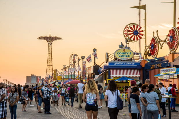 Coney Island, baignade et feux d'artifice tout l'été à New York