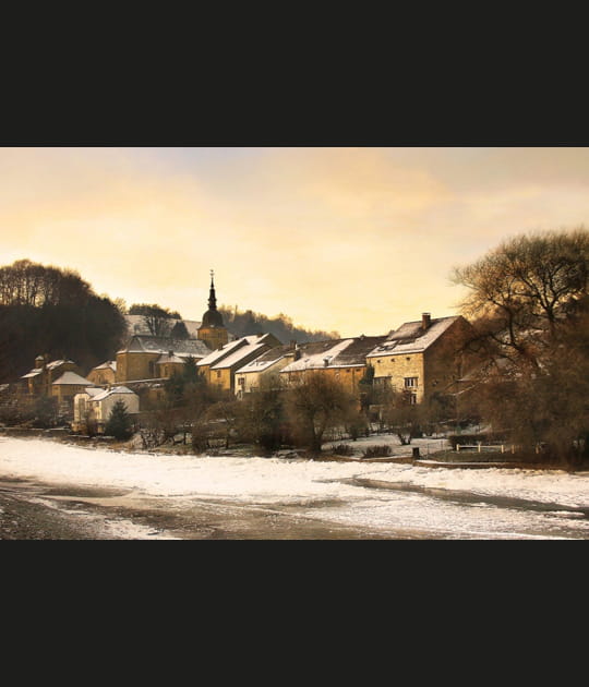 Village &agrave; l'aube