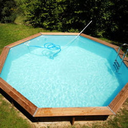 il vous faudra payer au minimum 1000 € pour une piscine rigide en bois comme