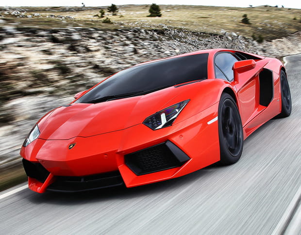 Lamborghini Aventador : 350 km/h