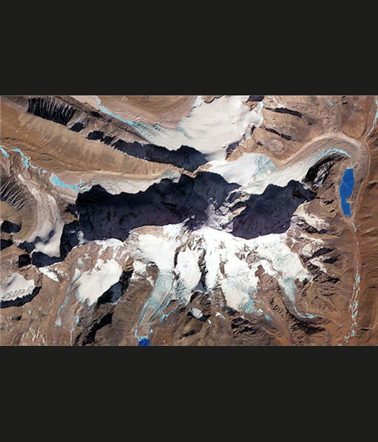 Sommets himalayens enneig&eacute;s