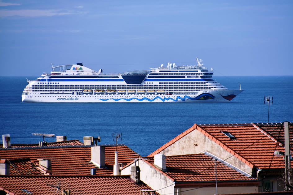 Navire de croisi&egrave;re bloqu&eacute;