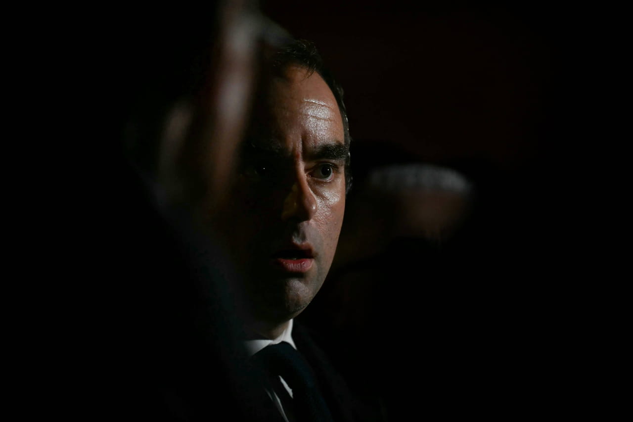 Censure du gouvernement : "Lecornu n'en n'a jamais été aussi proche", le PS prêt à suivre LFI et le RN ?