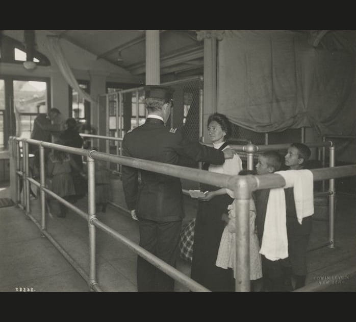 Immigrants soumis &agrave; des examens m&eacute;dicaux, 1902-1913