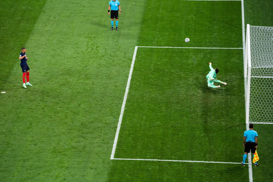 Le tir de Mbapp&eacute;