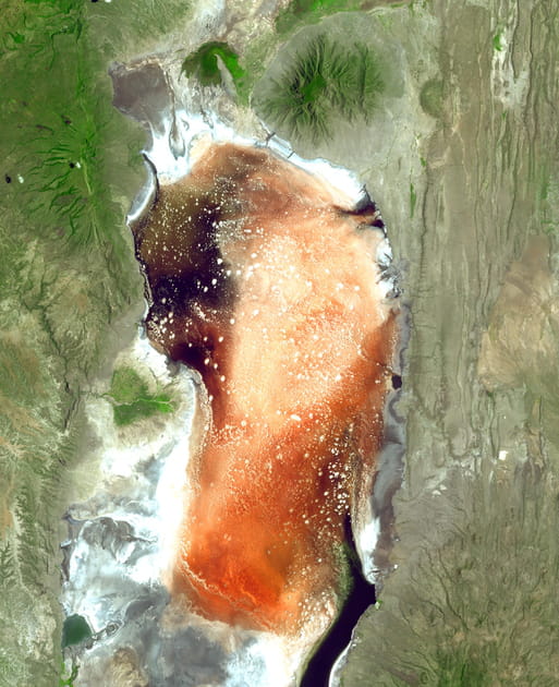 Majestueux lac Natron en Tanzanie