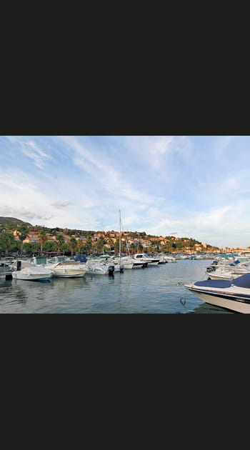 5e&nbsp;: Le Lavandou et Saint-Florent, 57&nbsp;euros&nbsp;par&nbsp;jour