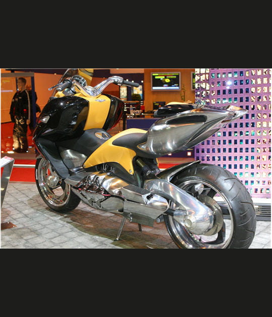 Mi-scooter, mi-moto