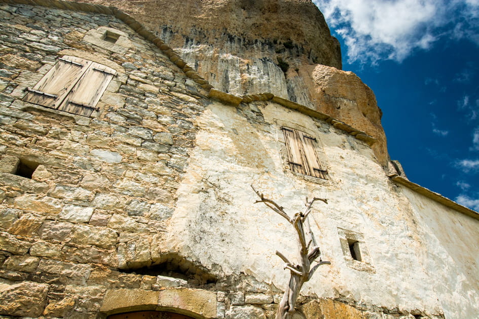 Le hameau troglodytique de Saint-Marcellin dans l'Aveyron