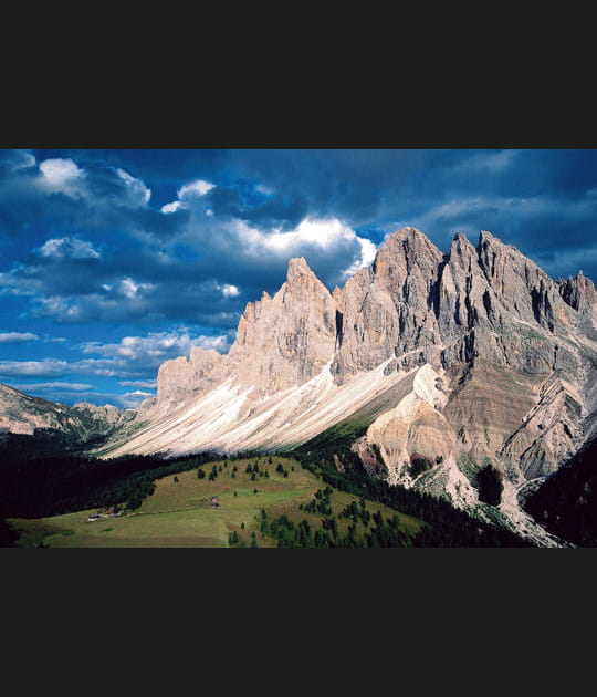 Constrastes aux pieds des Dolomites