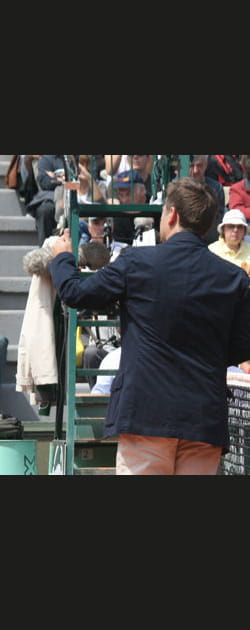 Eliot Teltscher bouscule l'arbitre