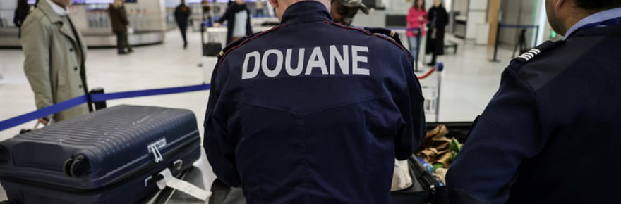 &Agrave; l'a&eacute;roport de Roissy, les autorit&eacute;s d&eacute;pass&eacute;es par les arriv&eacute;es de drogues
