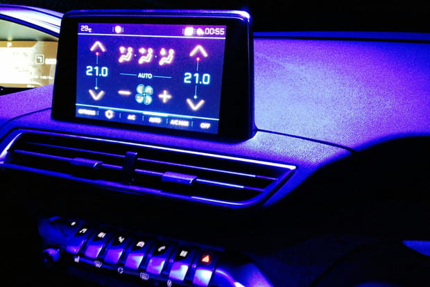 Un écran central fixe mais tactile