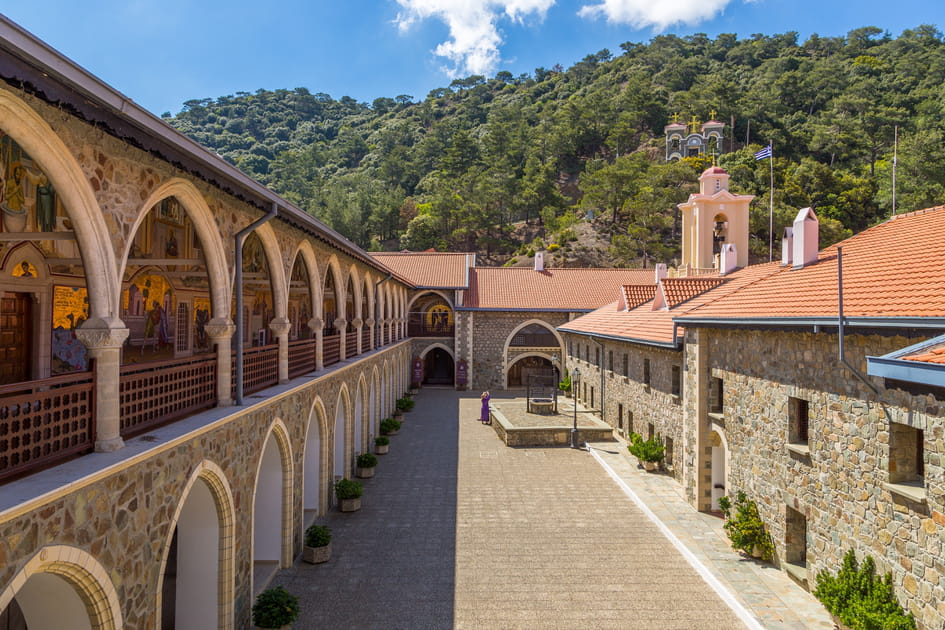 S'&eacute;merveiller face au monast&egrave;re de Kykkos